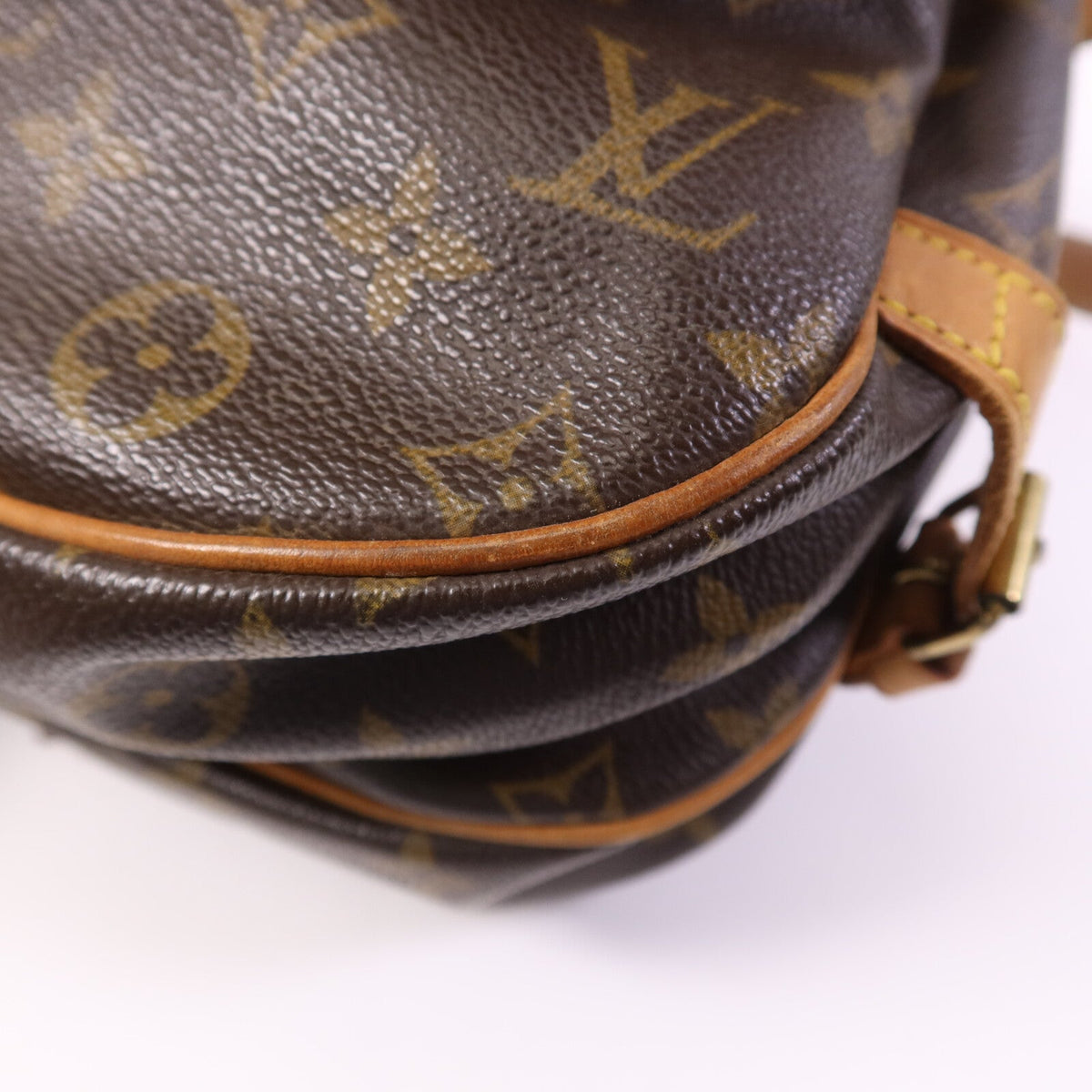 Louis Vuitton Saumur 30 · Monogram