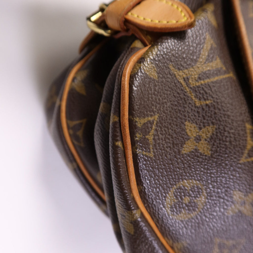 Louis Vuitton Saumur 30 · Monogram