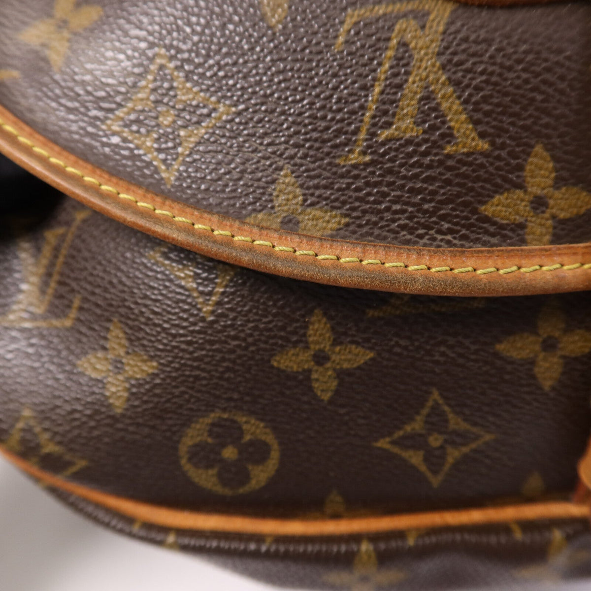 Louis Vuitton Saumur 30 · Monogram