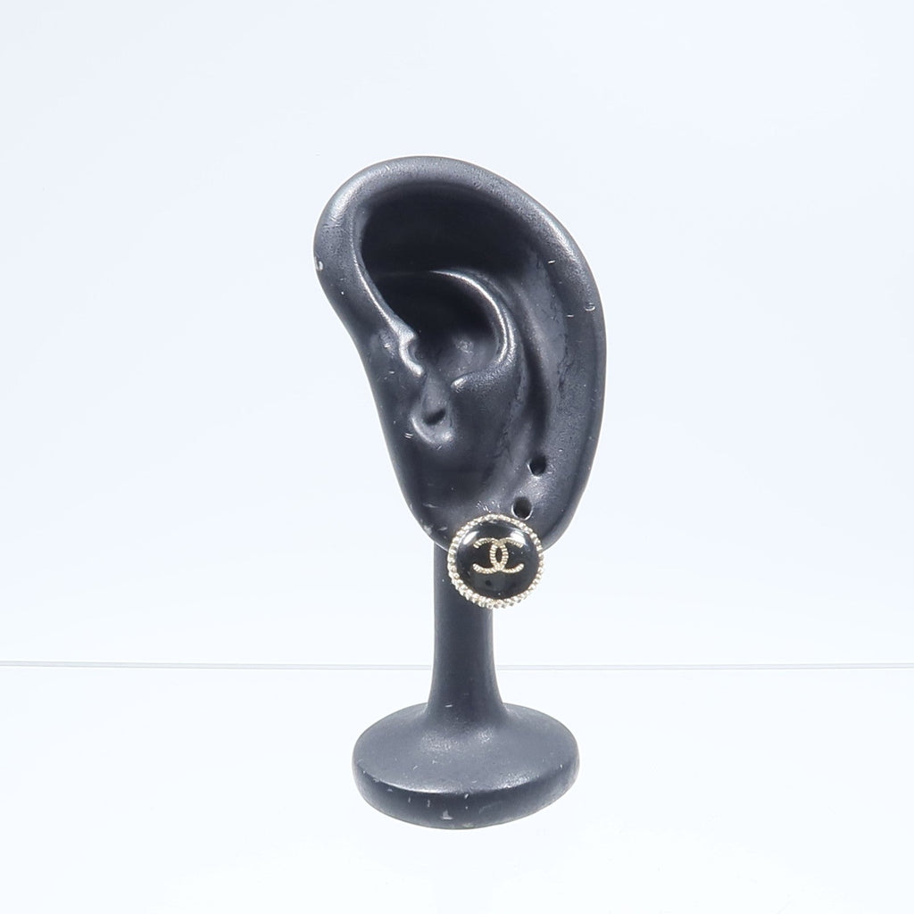 CHANEL CC Earrings · Metal
