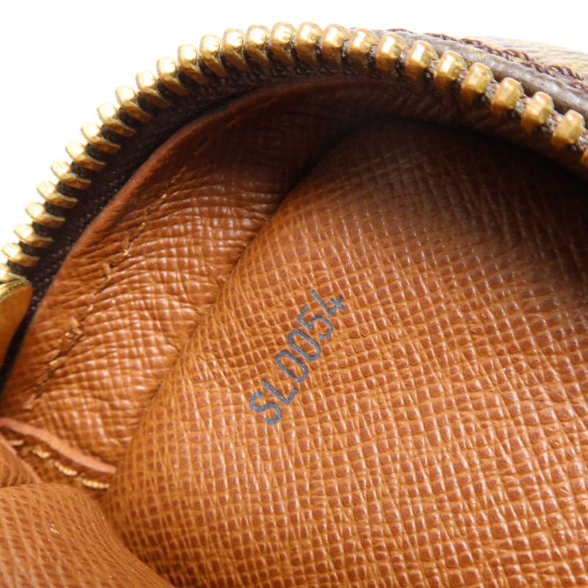 Louis Vuitton Danube · Monogram