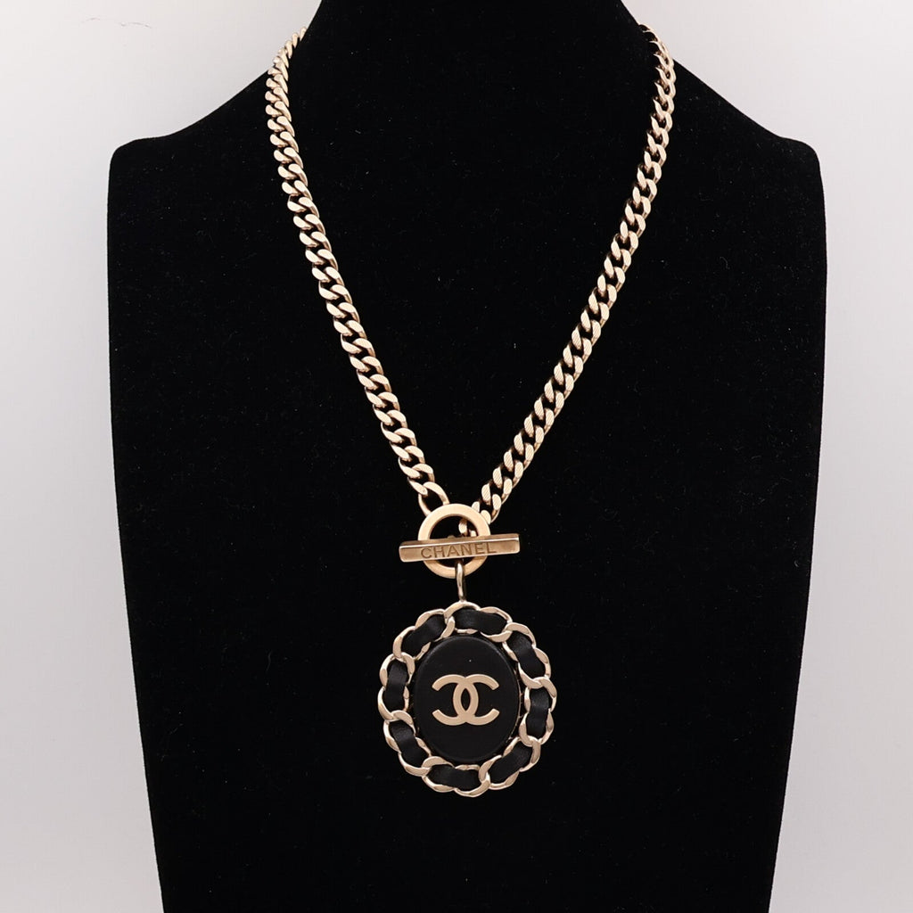 CHANEL CC Necklace · Metal