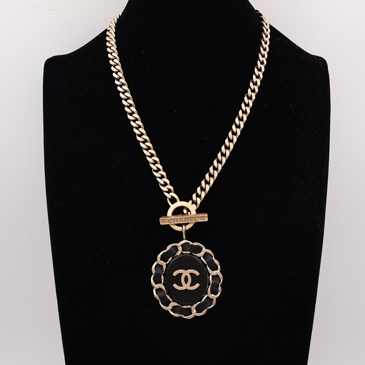 CHANEL CC Necklace · Metal
