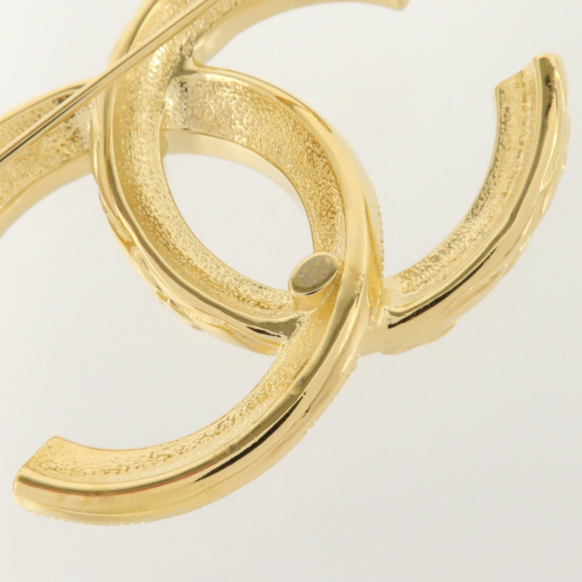 Chanel CC Brooch · Metal