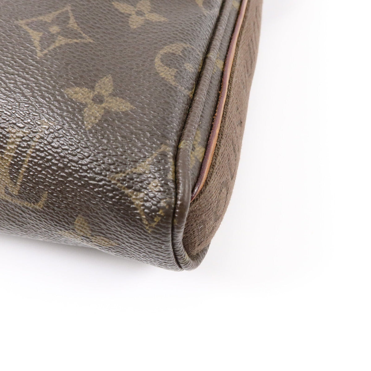 Louis Vuitton Trotteur Beaubourg · Monogram