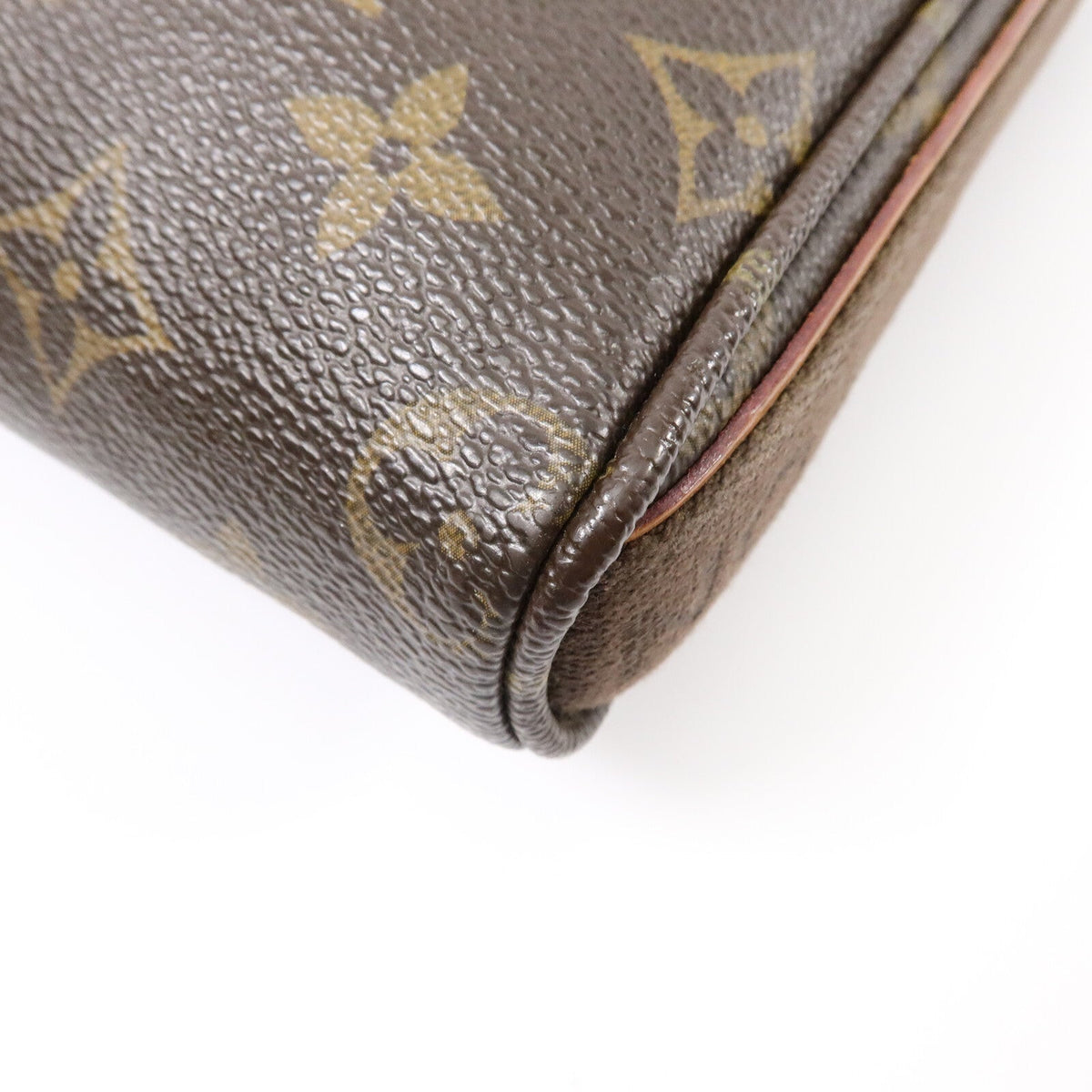 Louis Vuitton Trotteur Beaubourg · Monogram