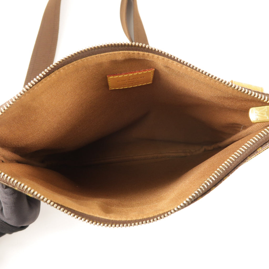 Louis Vuitton Pochette Bosphore · Monogram