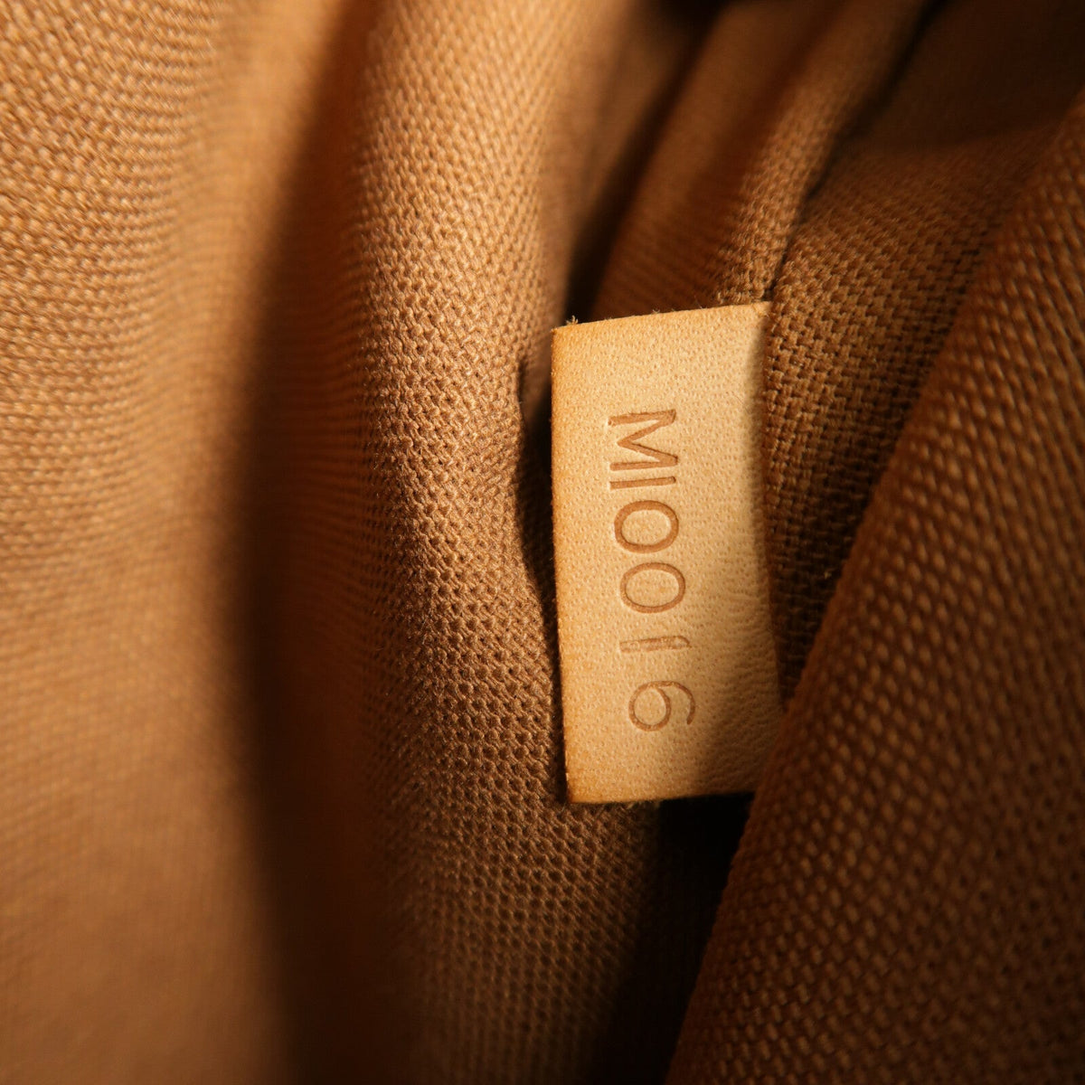 Louis Vuitton Pochette Bosphore · Monogram