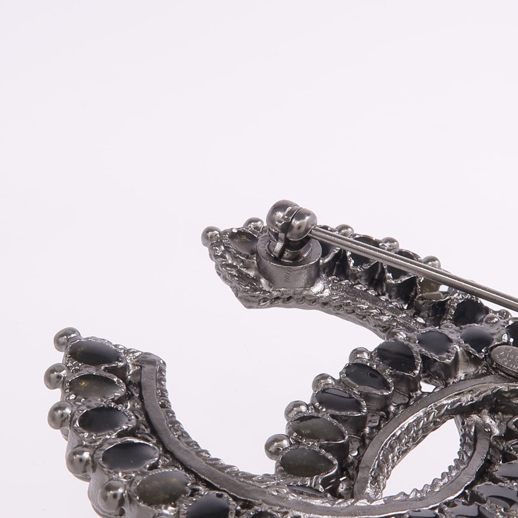 Chanel CC Brooch · Metal