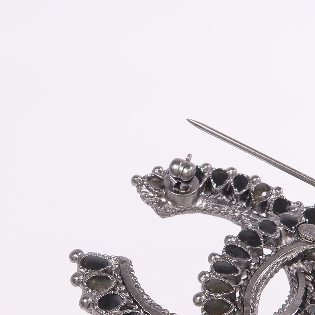 Chanel CC Brooch · Metal
