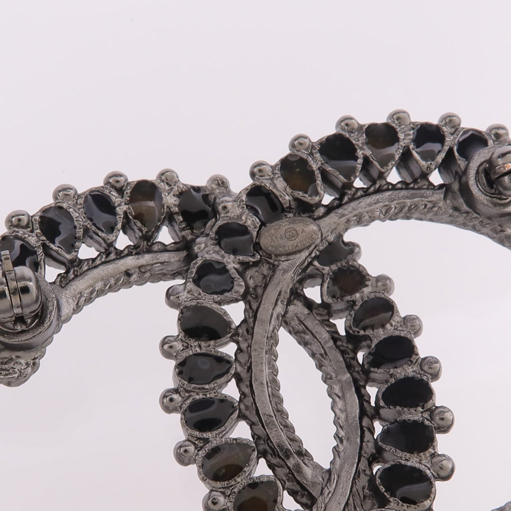 Chanel CC Brooch · Metal