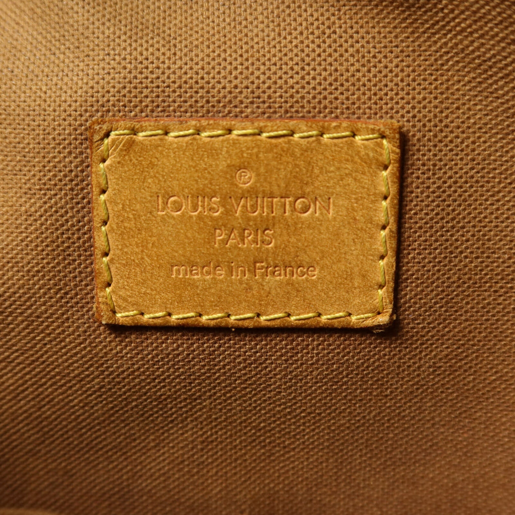 Louis Vuitton Trotteur Beaubourg · Monogram
