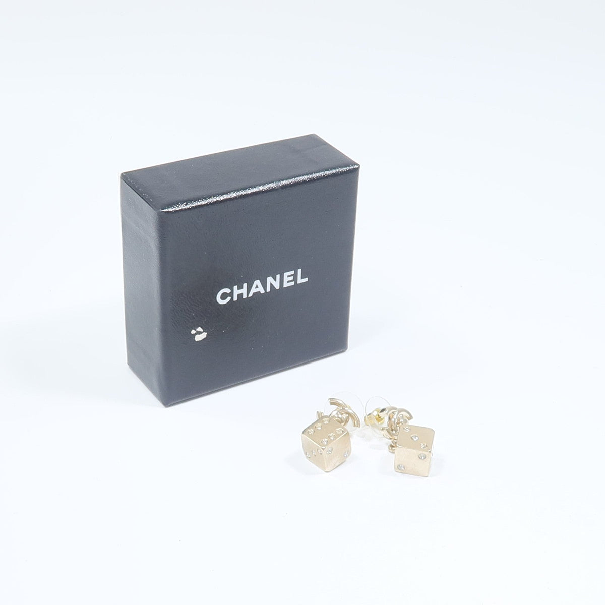 CHANEL CC Earrings · Metal