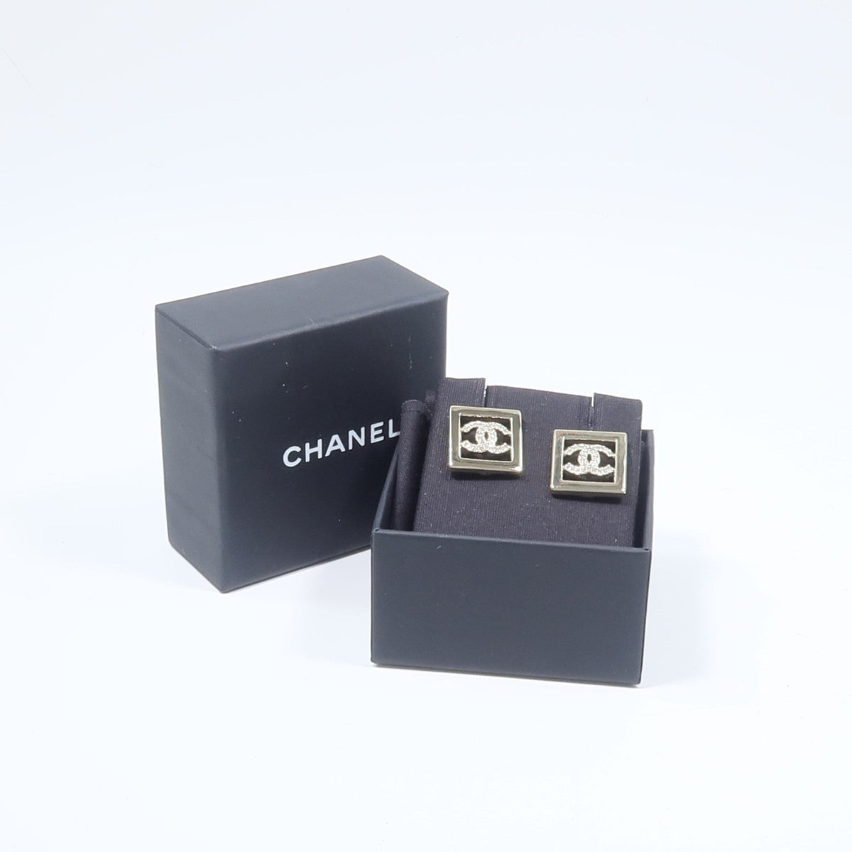 CHANEL CC Earrings · Metal