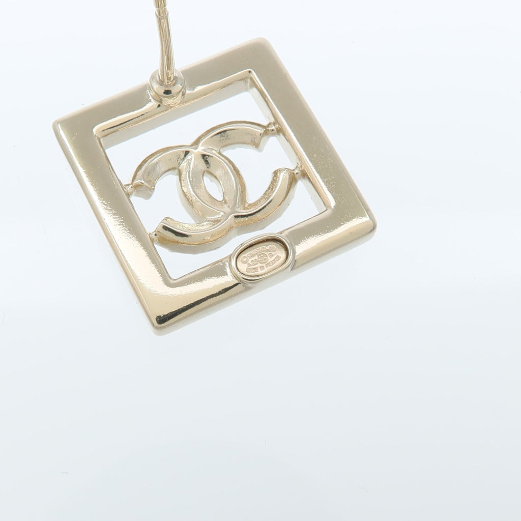 CHANEL CC Earrings · Metal