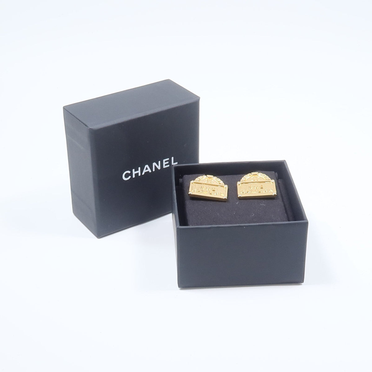 CHANEL CC Earrings · Metal