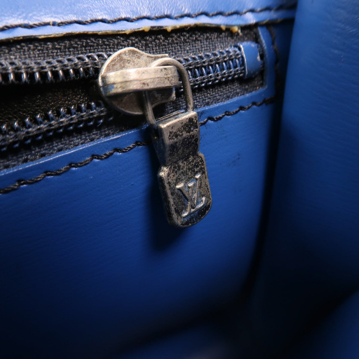 Louis Vuitton Pochette Arche · Epi Leather