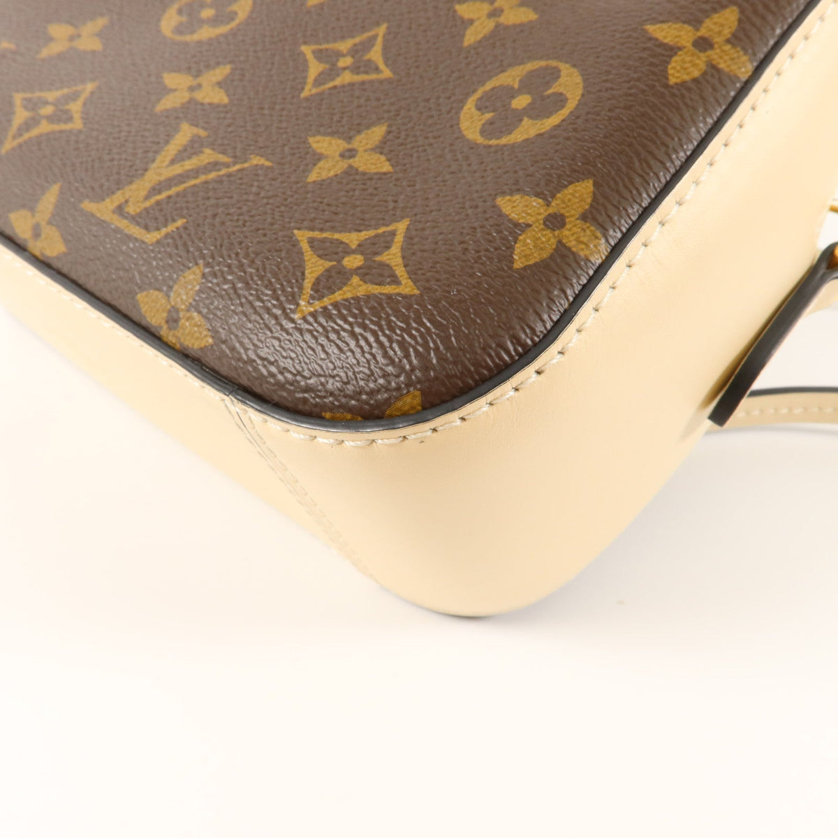Louis Vuitton Saintonge · Monogram