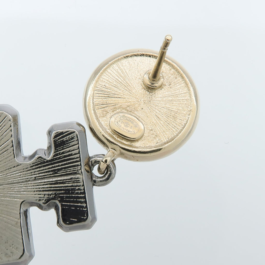 CHANEL CC Earrings · Metal