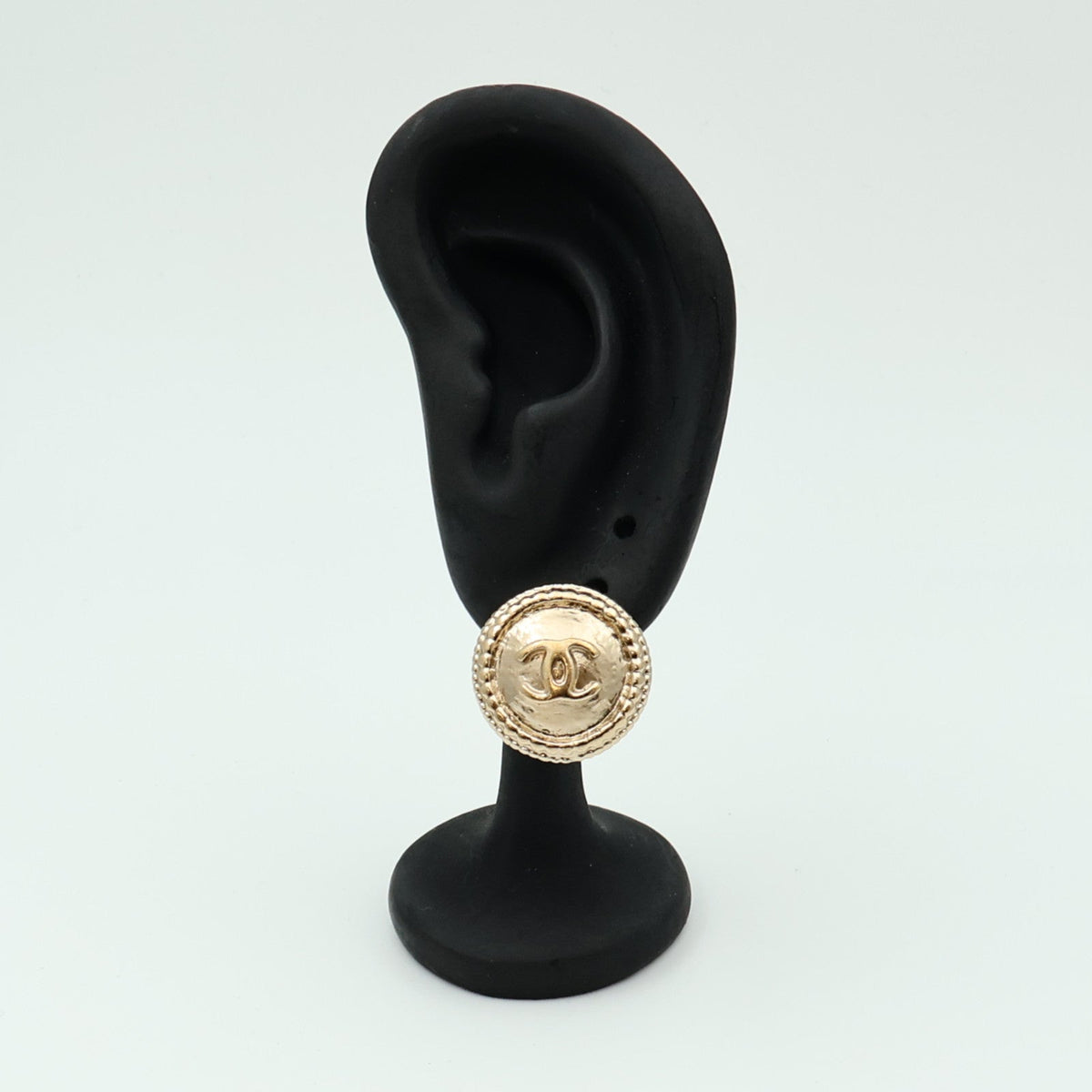 Chanel CC Earrings · Gold Tone