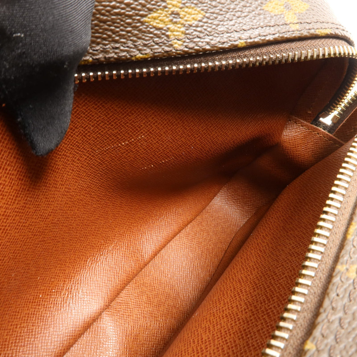 Louis Vuitton Nile · Monogram