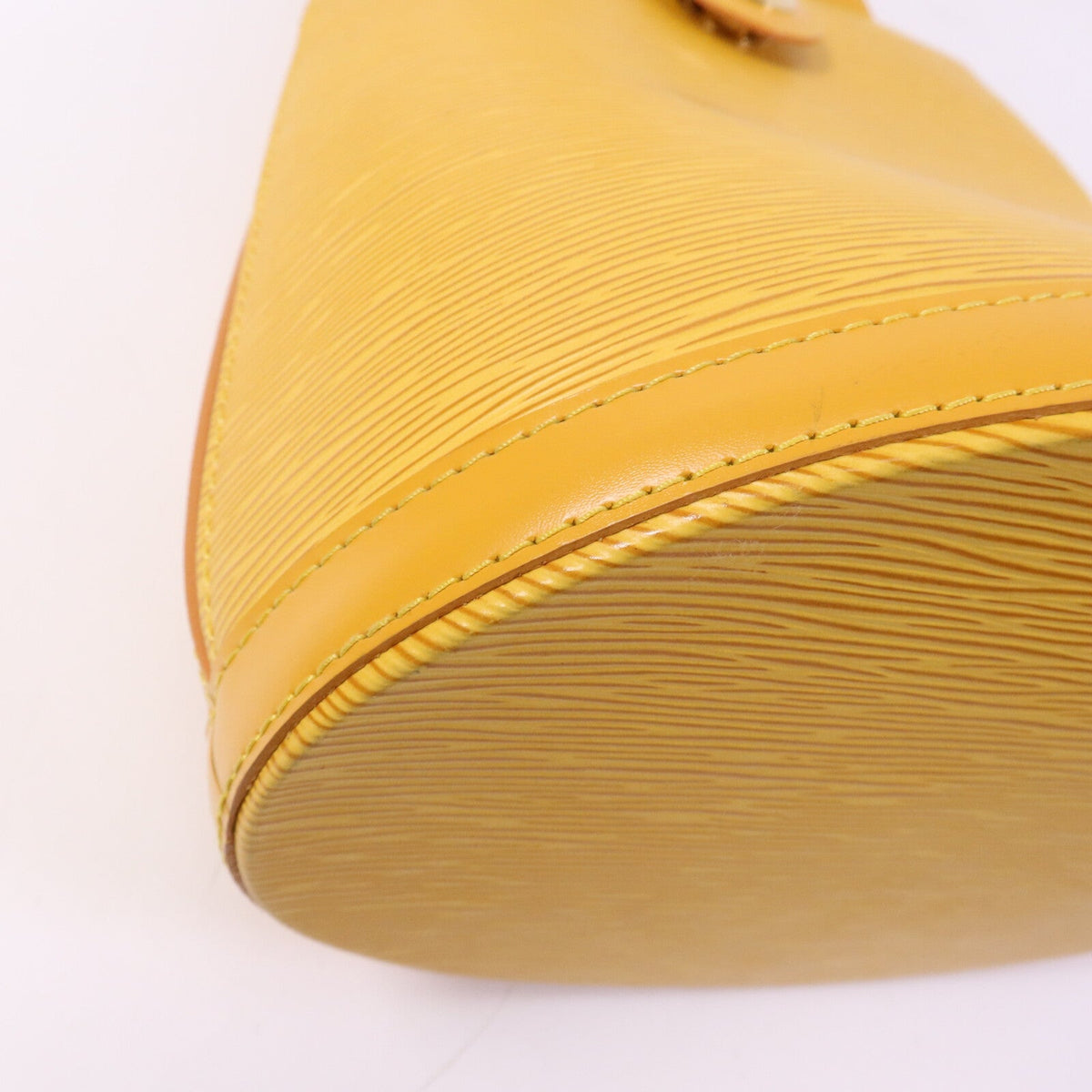 Louis Vuitton Cluny · Épi Leather