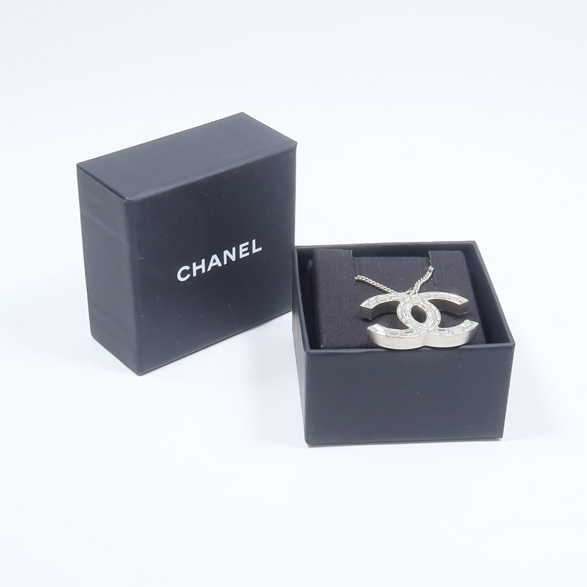 CHANEL CC Necklace · Metal