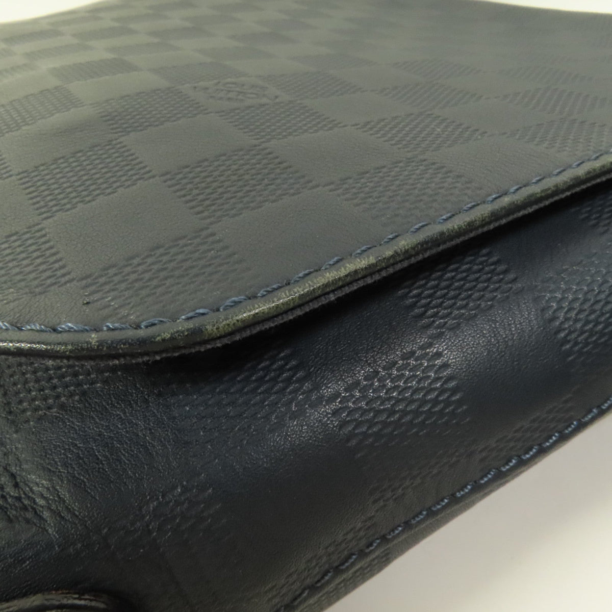 Louis Vuitton District PM · Damier Infini