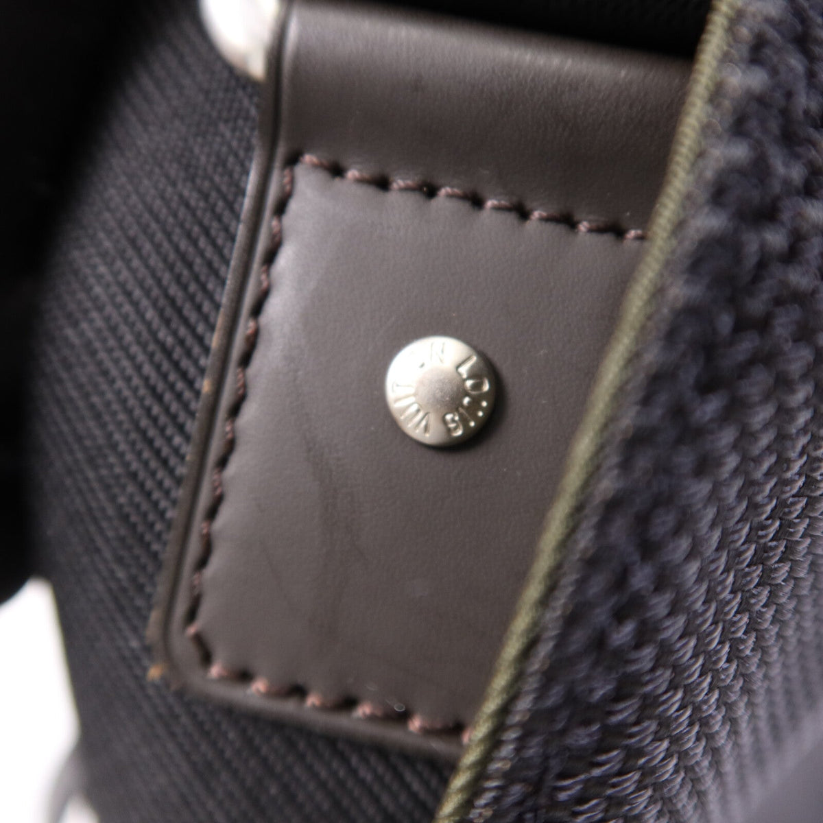 Louis Vuitton Petit Messager · Damier Geant