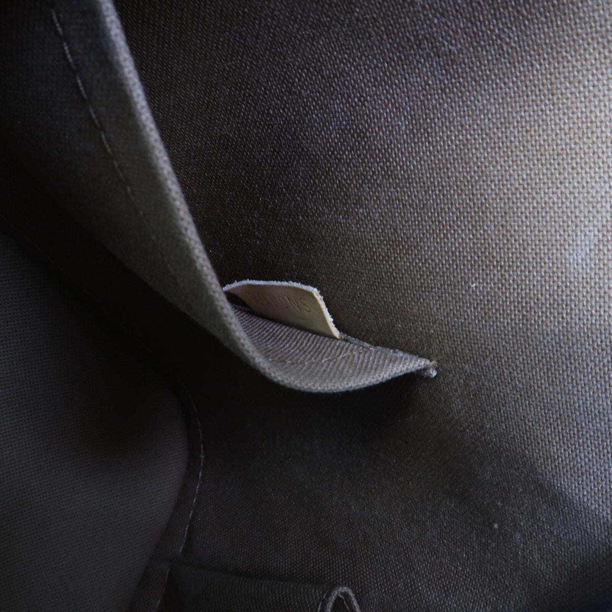 Louis Vuitton Alma BB · Monogram