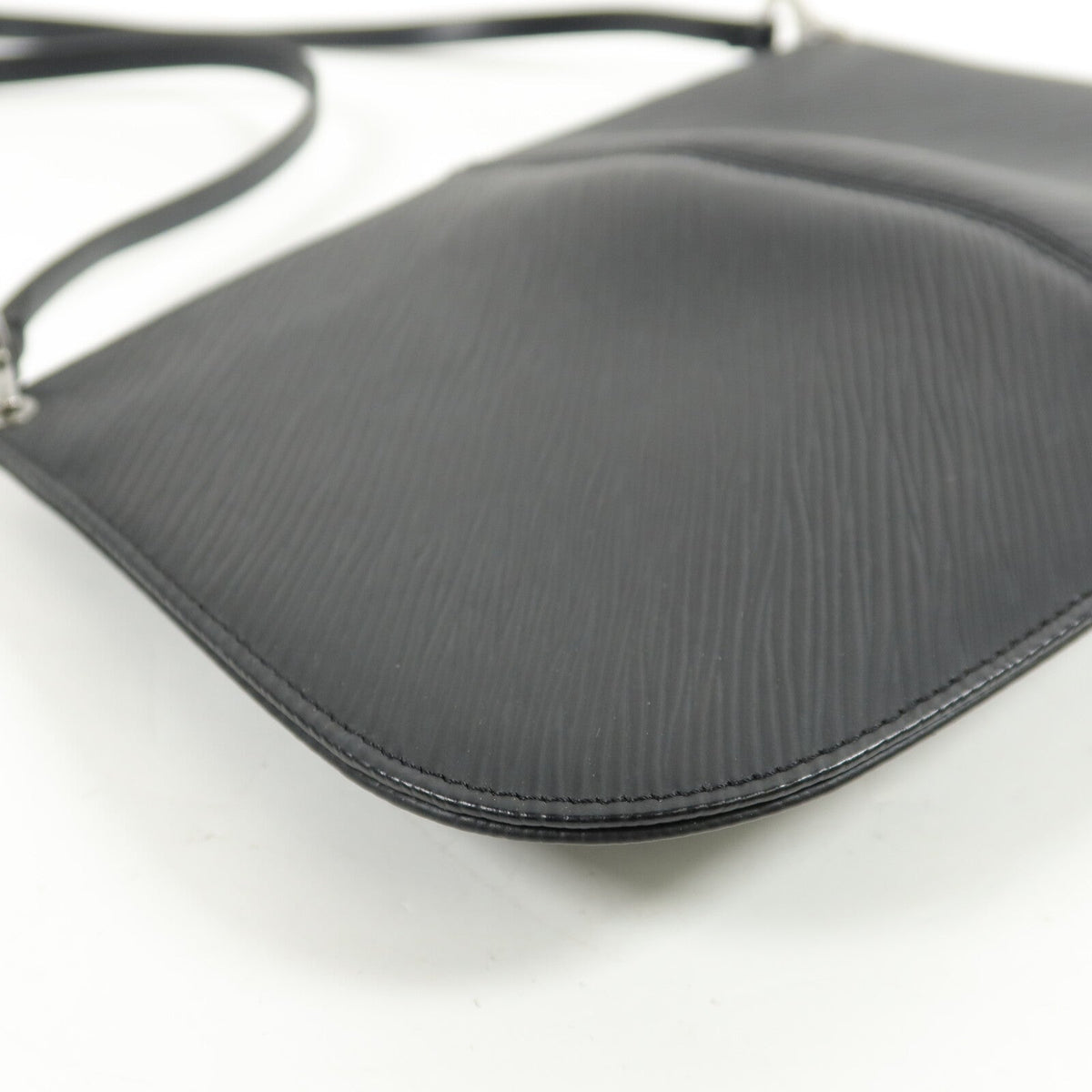 Louis Vuitton Pochette Demi Lune · Epi