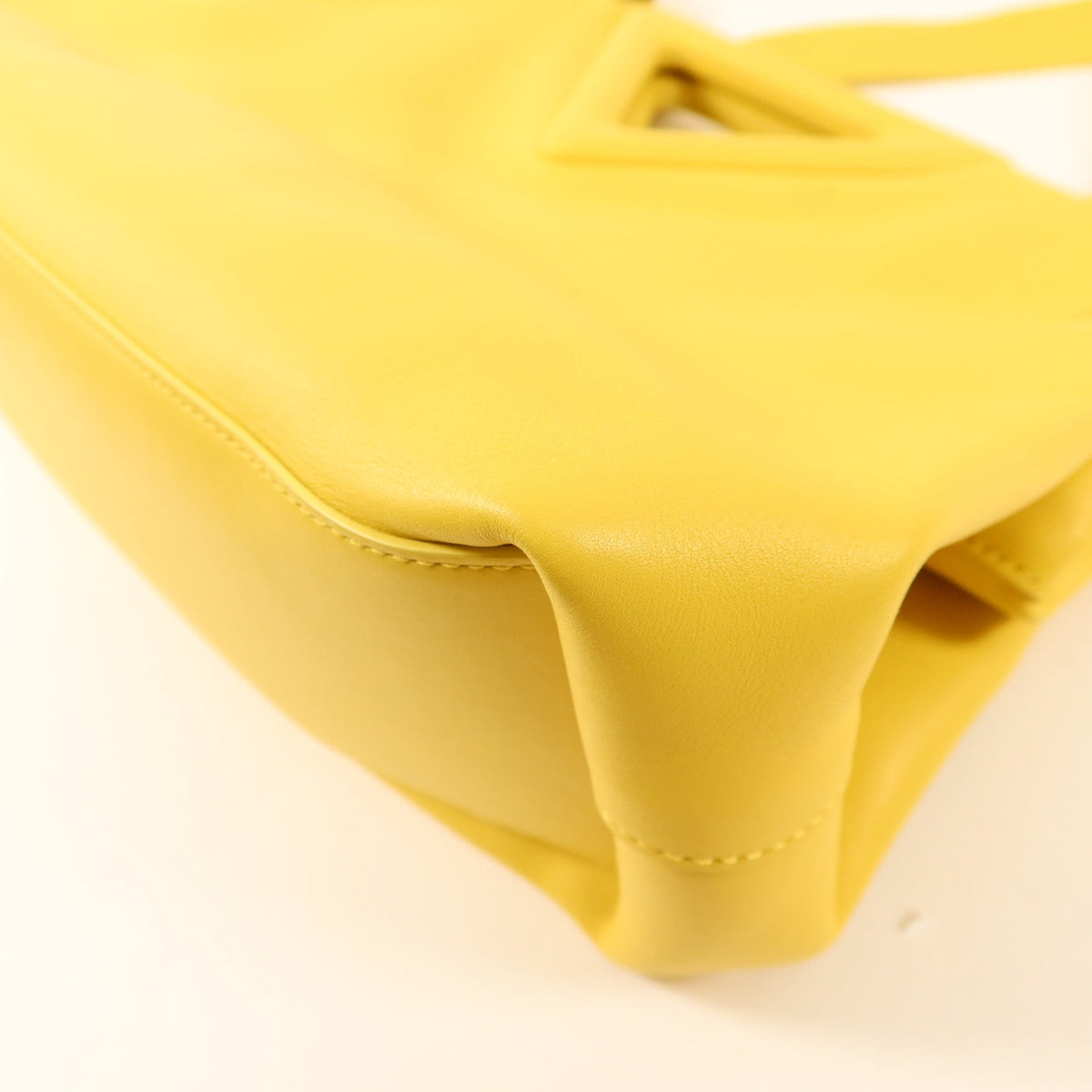 Bottega Veneta Mirabelle · Calfskin