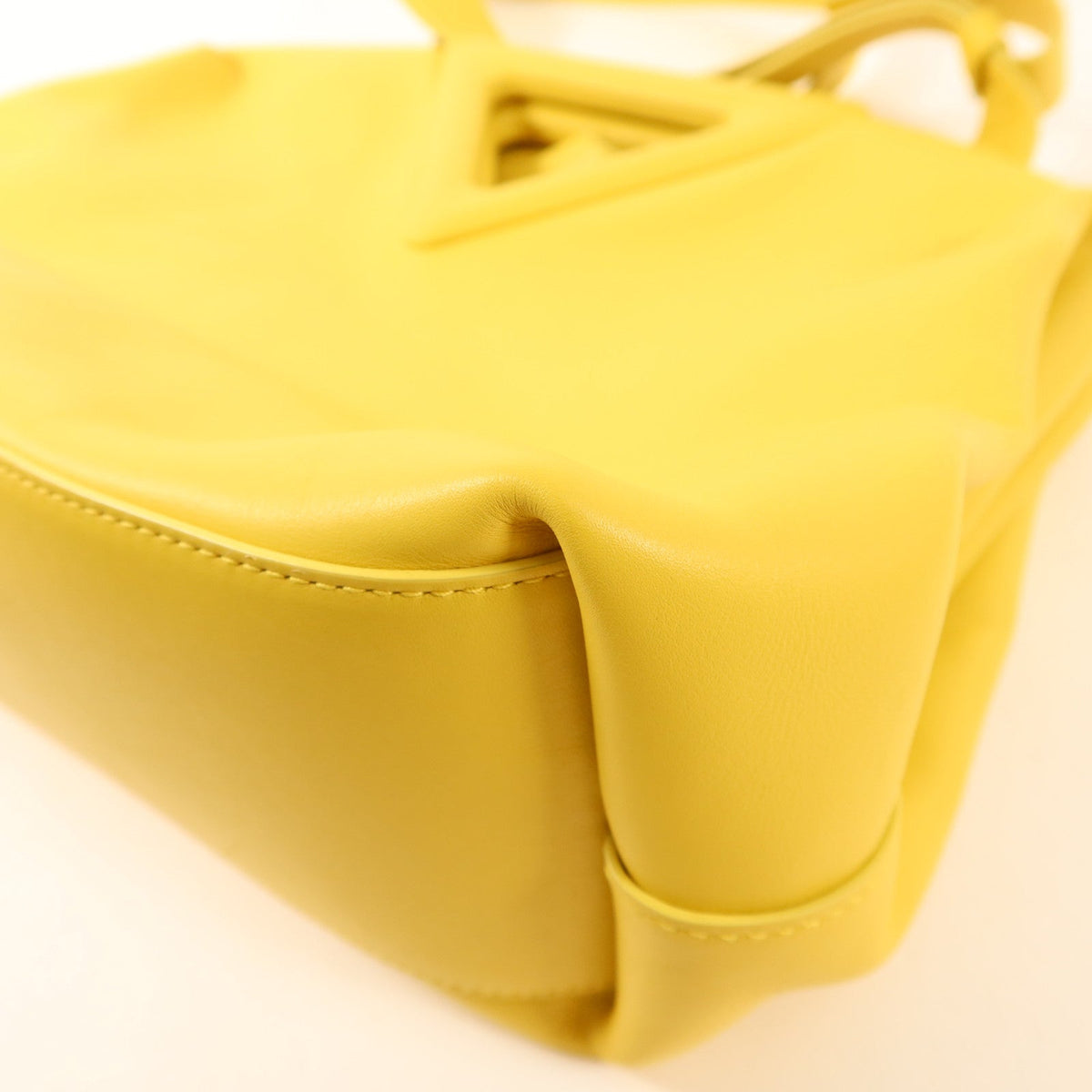 Bottega Veneta Mirabelle · Calfskin