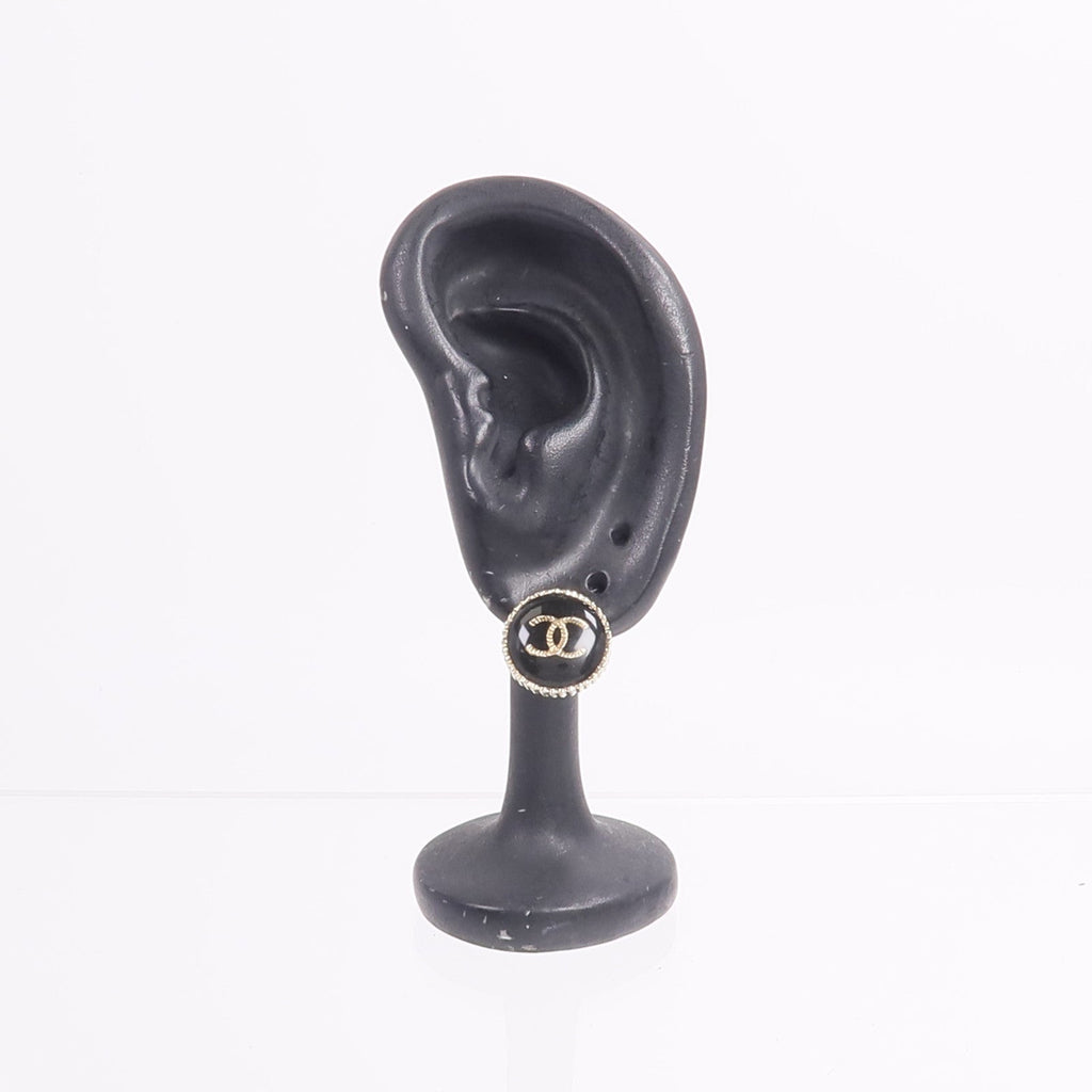 Chanel CC Earrings · Metal