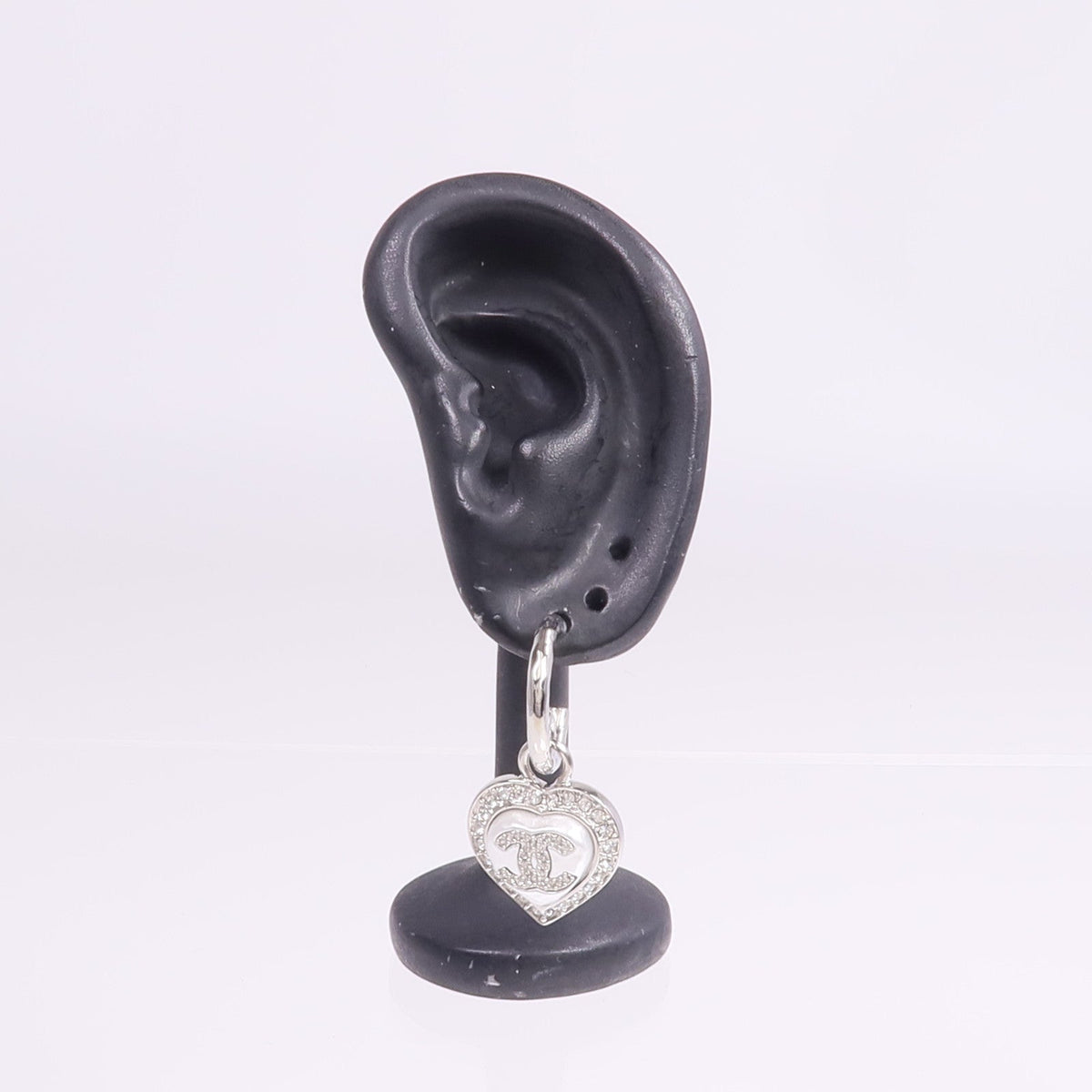 Chanel CC Earrings · Metal