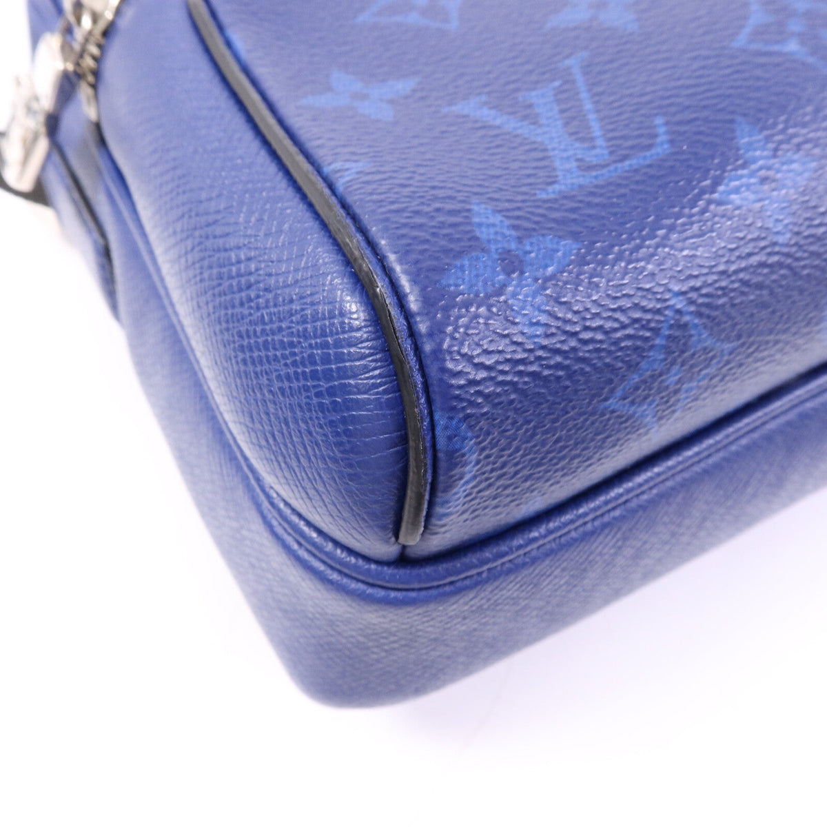 Louis Vuitton Outdoor Messenger · Taiga