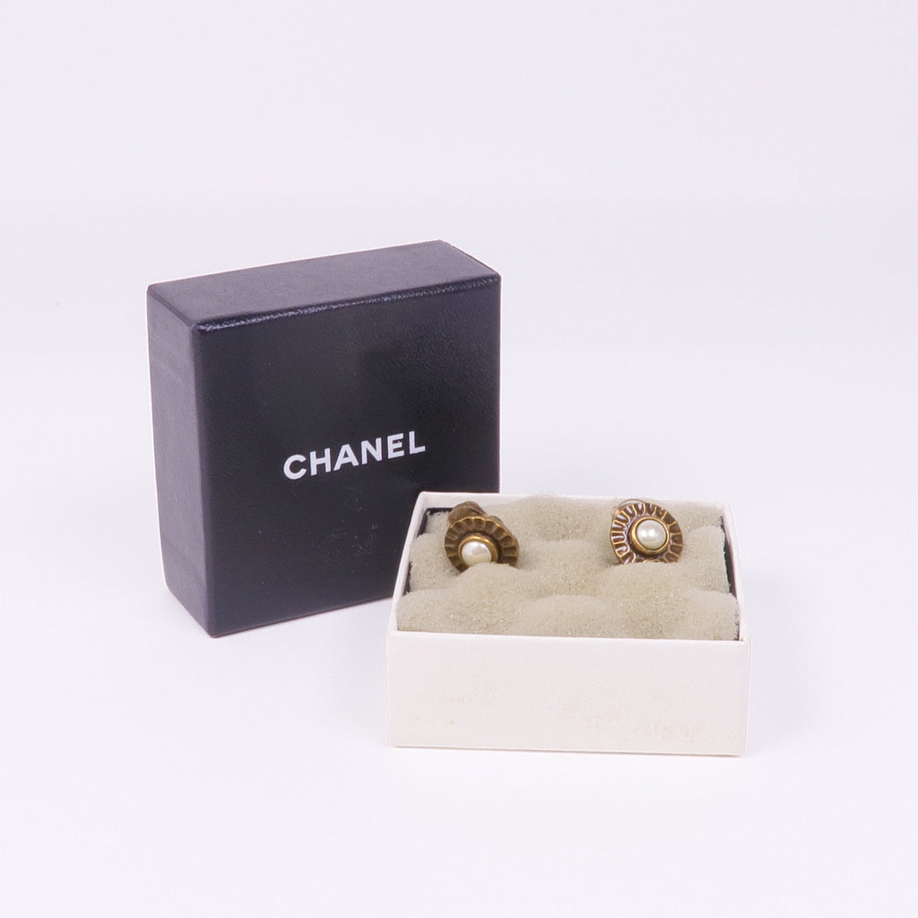 CHANEL CC Earrings · Pearl Detail