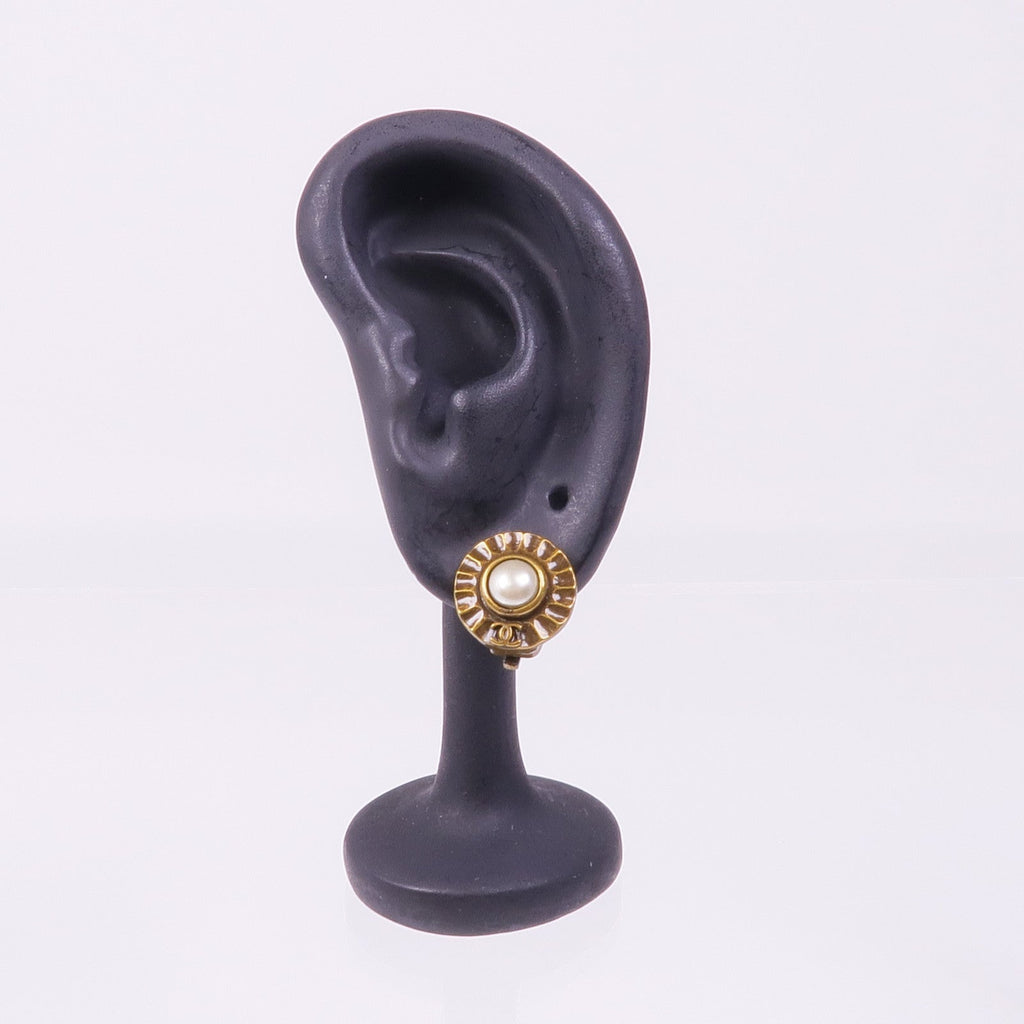 CHANEL CC Earrings · Pearl Detail