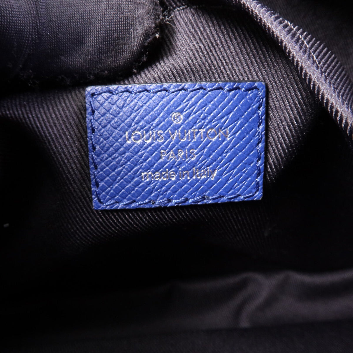 Louis Vuitton Outdoor Messenger · Taiga