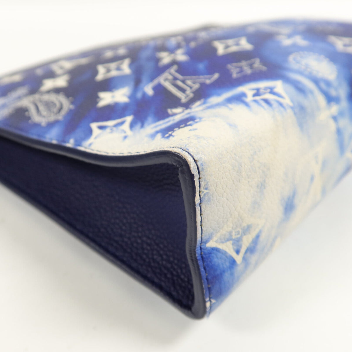 Louis Vuitton Pochette Voyage · Monogram Bandana