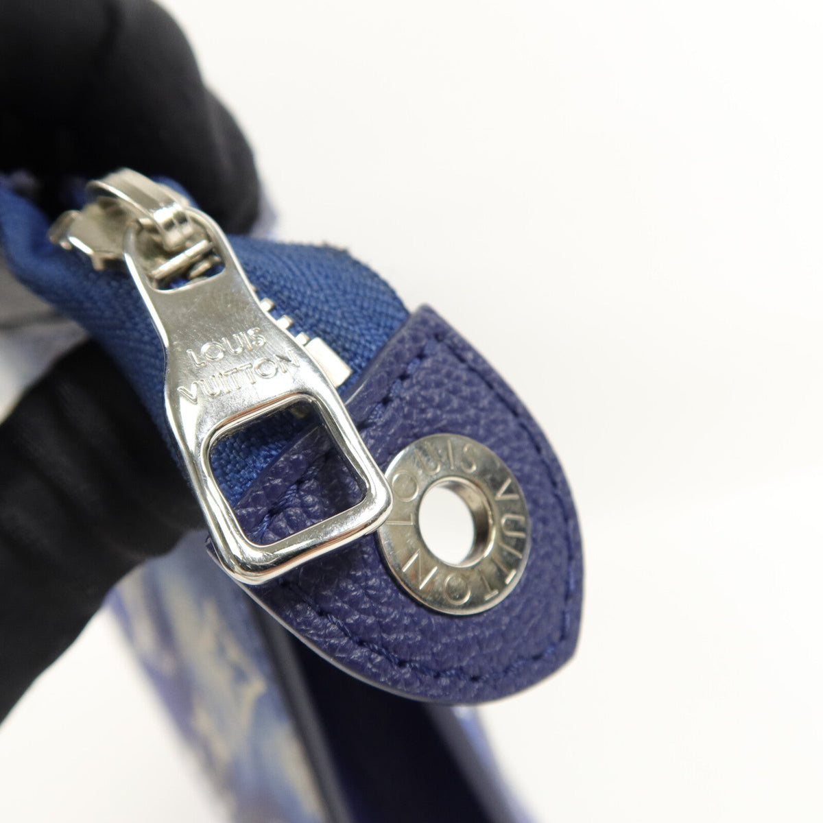 Louis Vuitton Pochette Voyage · Monogram Bandana