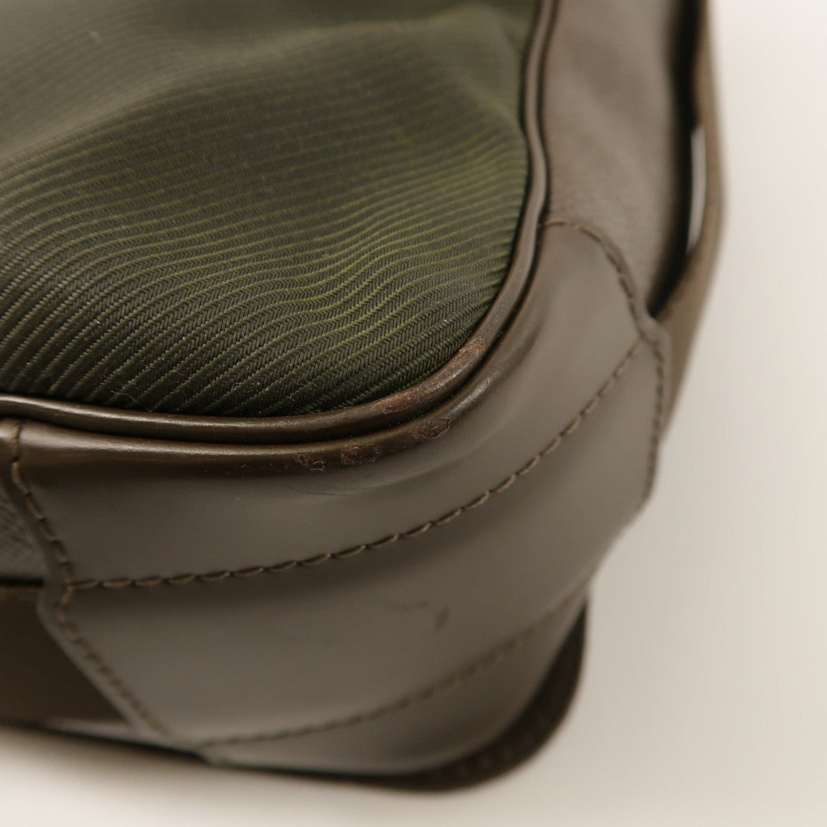 Louis Vuitton Viktor · Taiga Messenger