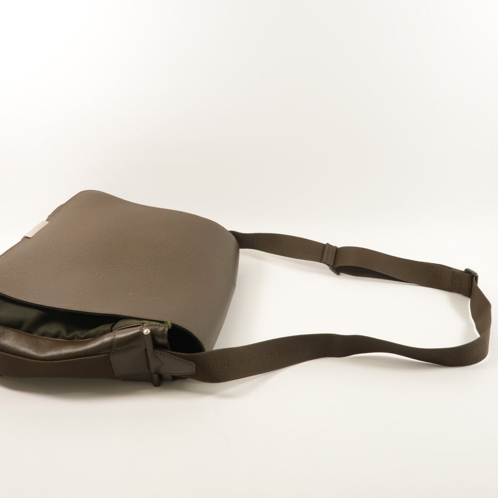 Louis Vuitton Viktor · Taiga Messenger