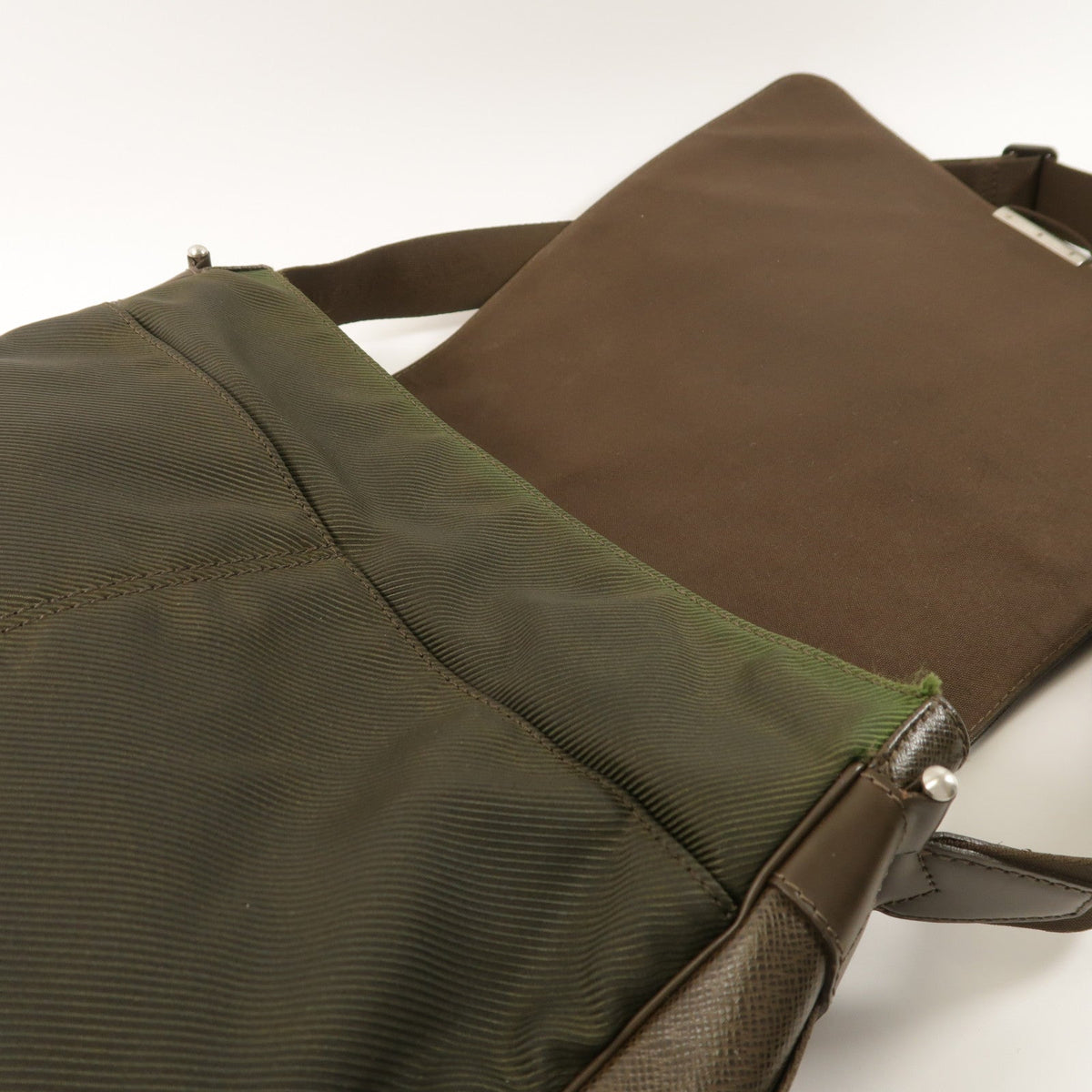 Louis Vuitton Viktor · Taiga Messenger
