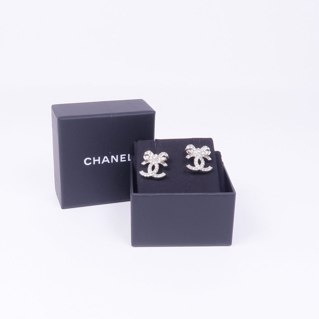 CHANEL CC Earrings · Silver Metal