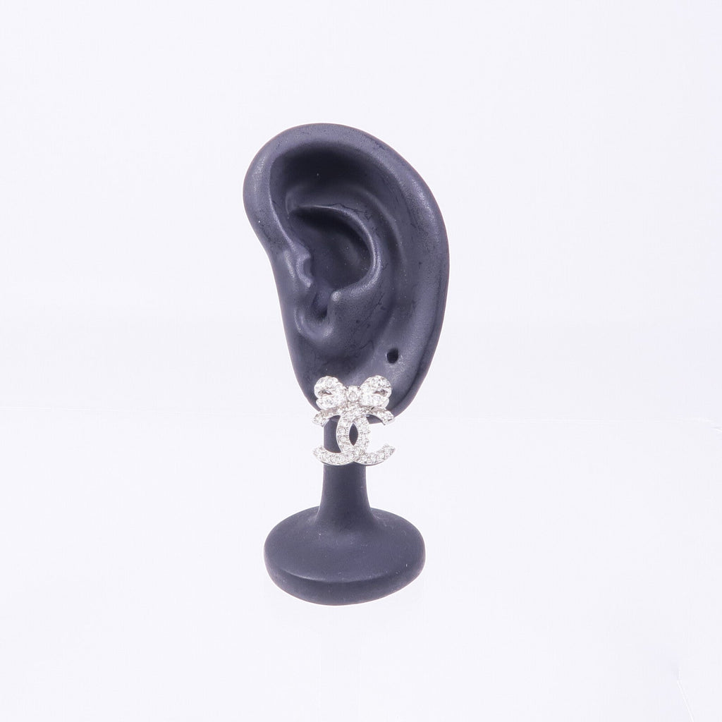 CHANEL CC Earrings · Silver Metal