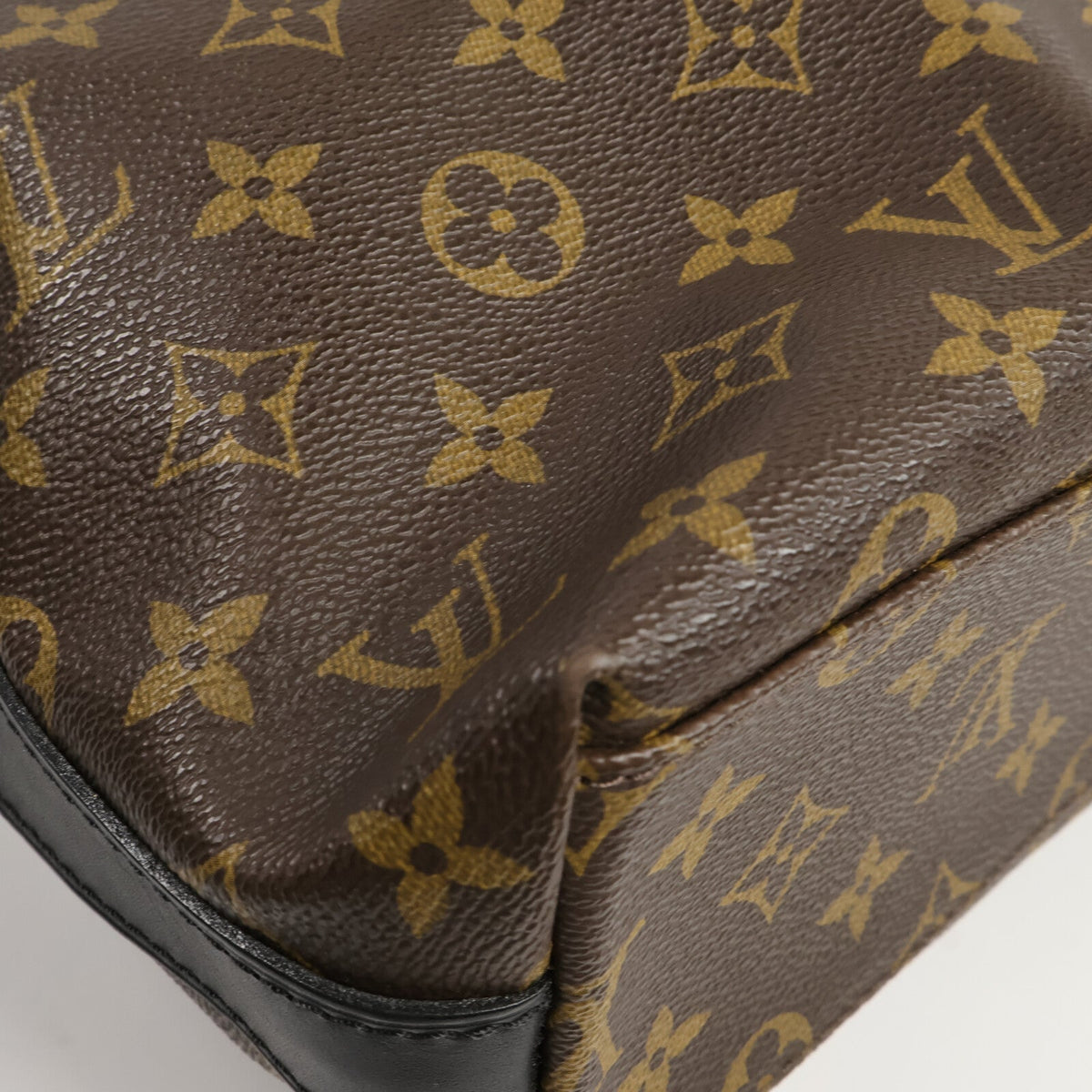 Louis Vuitton Macassar Kitan · Monogram