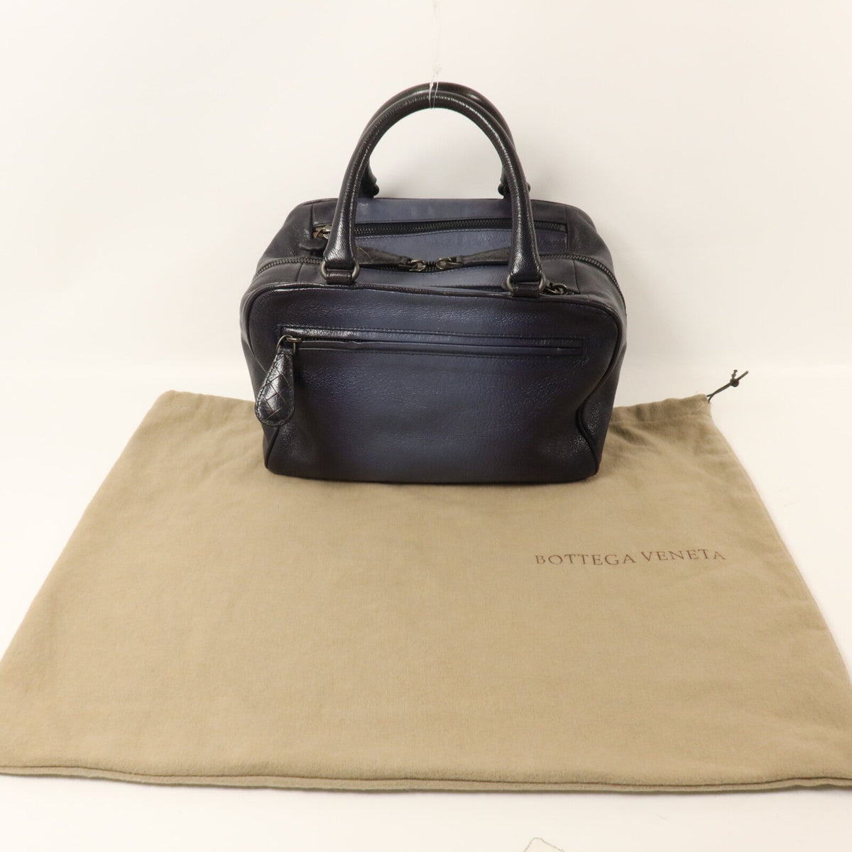 Bottega Veneta Boston · Calfskin