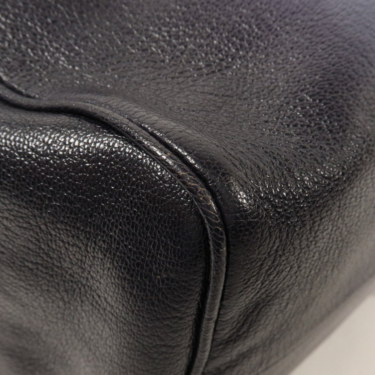 Bottega Veneta Boston · Calfskin