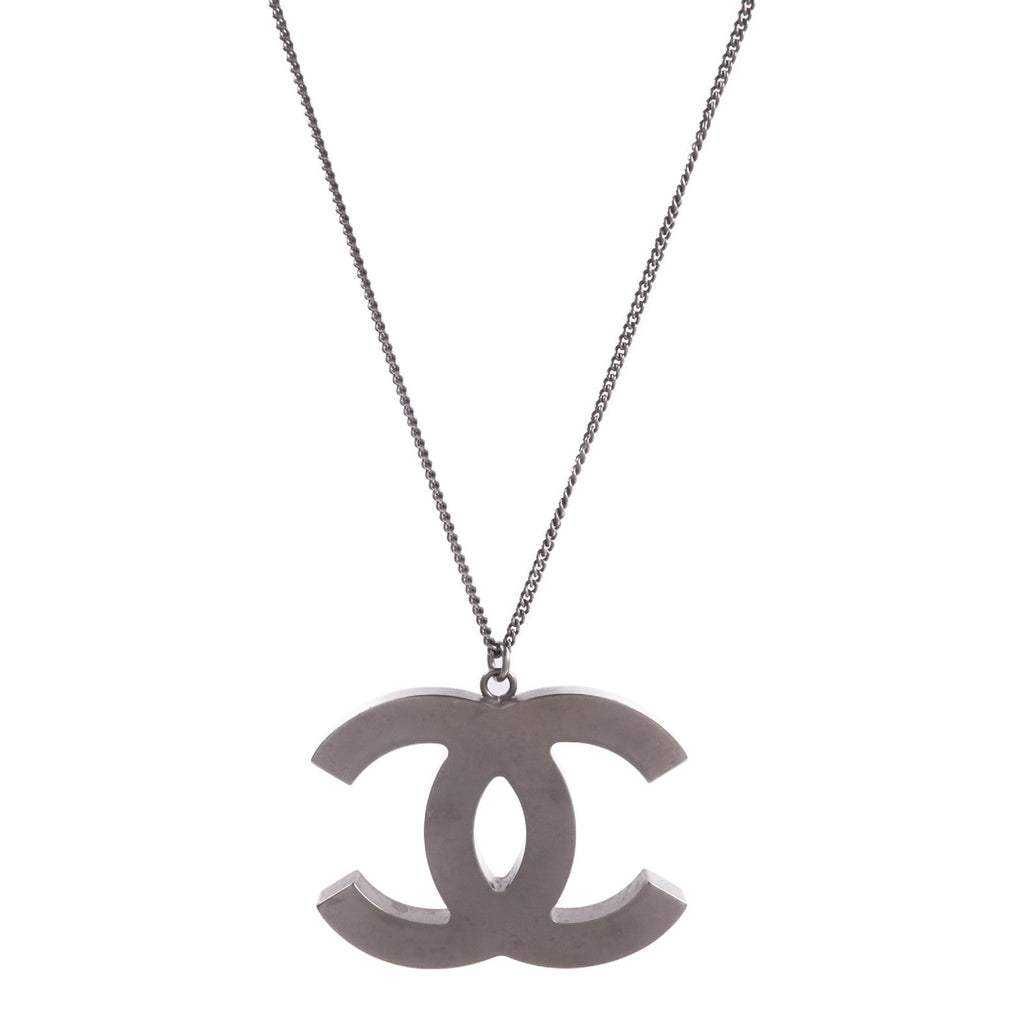 Chanel CC Necklace · Metal & Resin